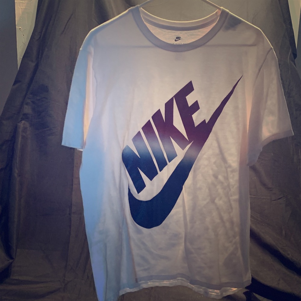 Nike Swoosh Tee